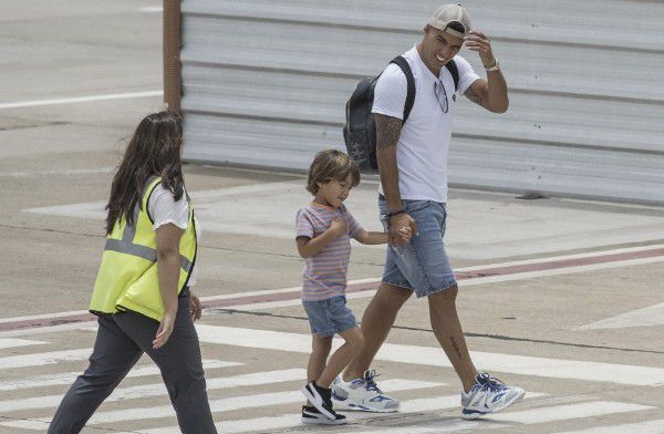 长途汽车上轮杆