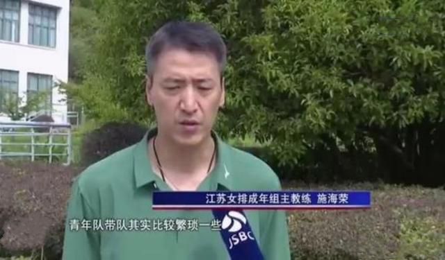 偷偷解开女同桌的内裤摸网站